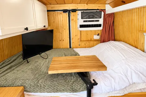 Off-Grid Campervan w/ Starlink, A/C + Shower