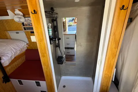 Off-Grid Campervan w/ Starlink, A/C + Shower