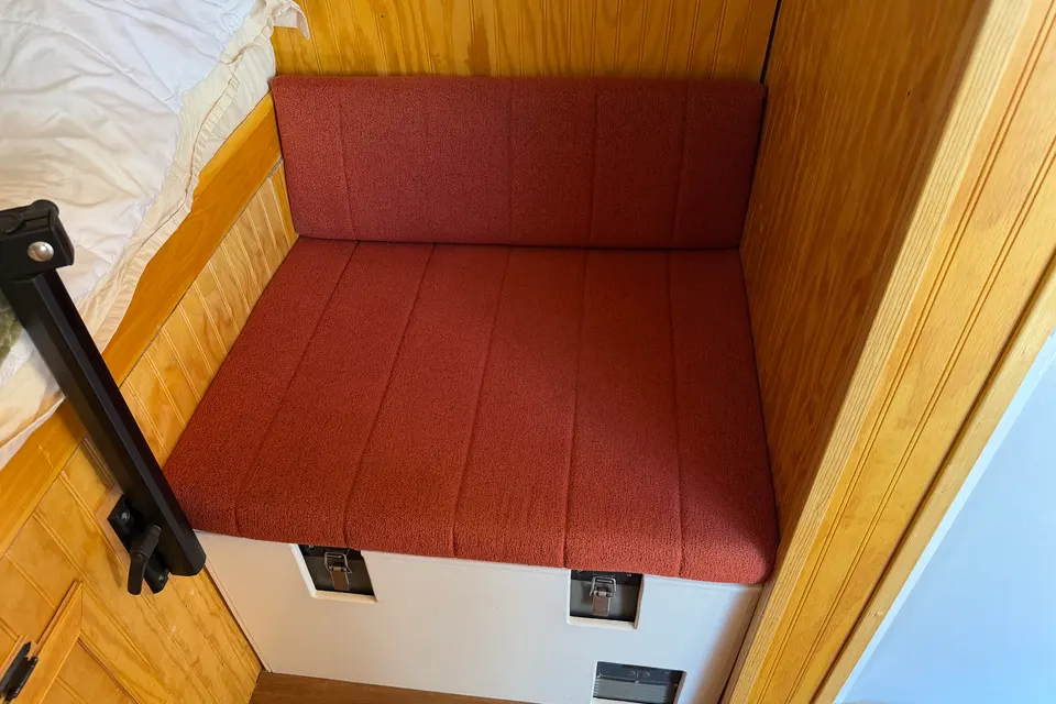 Off-Grid Campervan w/ Starlink, A/C + Shower