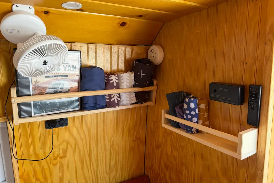 Off-Grid Campervan w/ Starlink, A/C + Shower