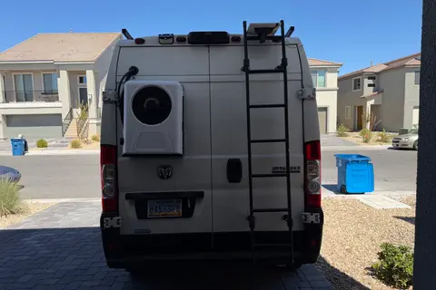 Off-Grid Campervan w/ Starlink, A/C + Shower