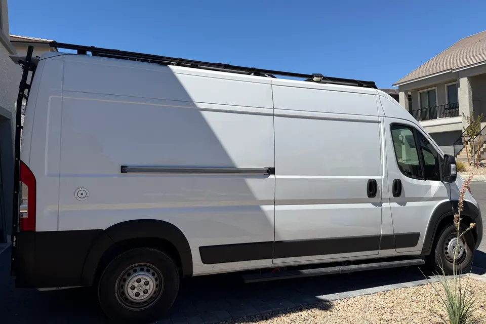 Off-Grid Campervan w/ Starlink, A/C + Shower