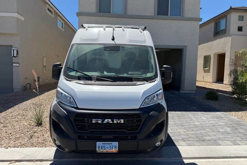Off-Grid Campervan w/ Starlink, A/C + Shower