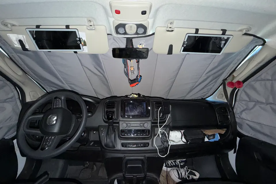 Off-Grid Campervan w/ Starlink, A/C + Shower