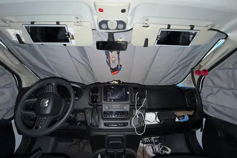 Off-Grid Campervan w/ Starlink, A/C + Shower
