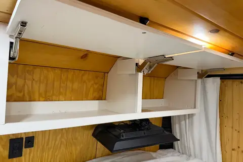 Off-Grid Campervan w/ Starlink, A/C + Shower