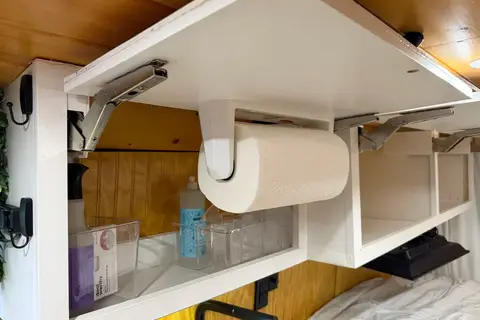 Off-Grid Campervan w/ Starlink, A/C + Shower