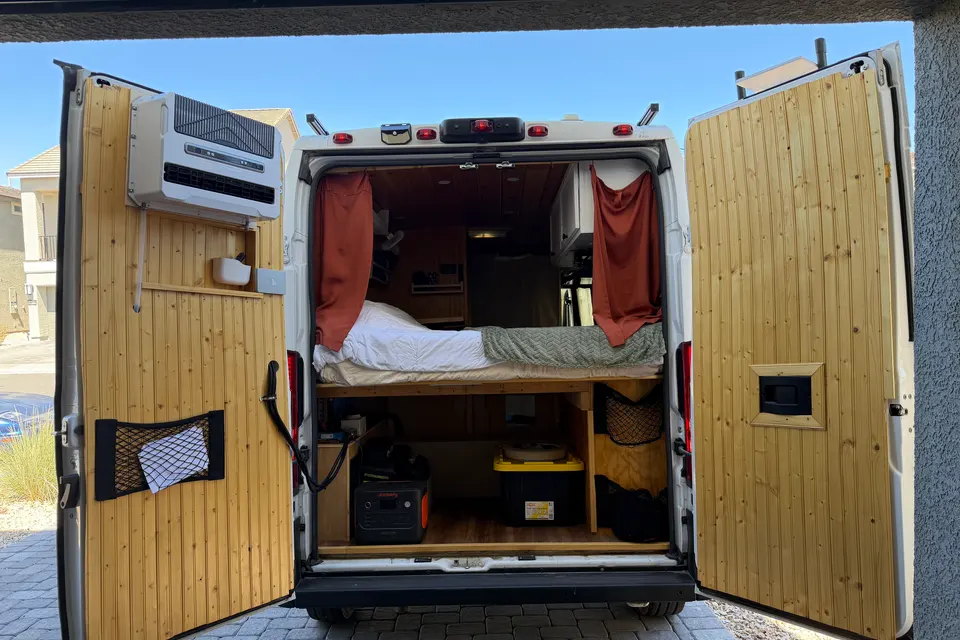Off-Grid Campervan w/ Starlink, A/C + Shower