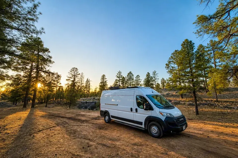 Off-Grid Campervan w/ Starlink, A/C + Shower