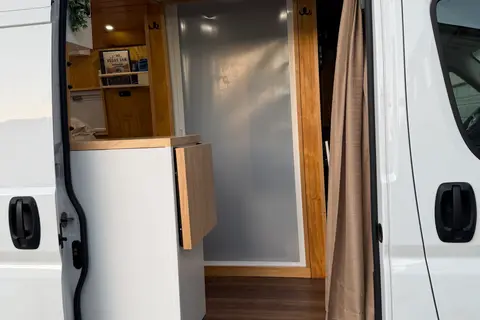Off-Grid Campervan w/ Starlink, A/C + Shower