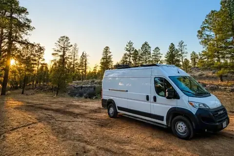 Off-Grid Campervan w/ Starlink, A/C + Shower