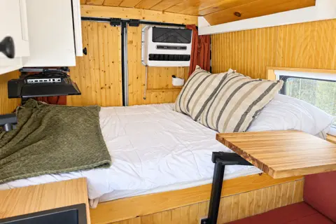 Off-Grid Campervan w/ Starlink, A/C + Shower