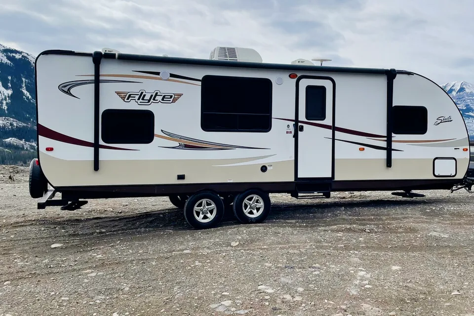 Shaun's Shasta Flyte 255rs Travel Trailer