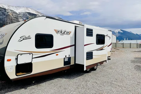 Shaun's Shasta Flyte 255rs Travel Trailer