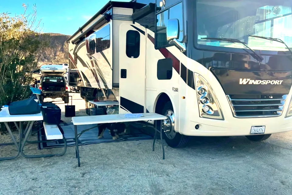 A6*NEW*Thor Windsport 8-SLEEPER-WiFi-KING BED-2 SlideOut Huge Rooms-WOW!!