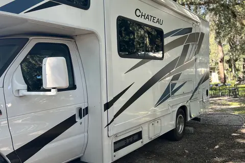 Roxy 2024 Thor Chateau 25M