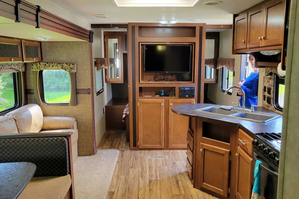 Michael 's Heartland Prowler 32BHS Travel Trailer
