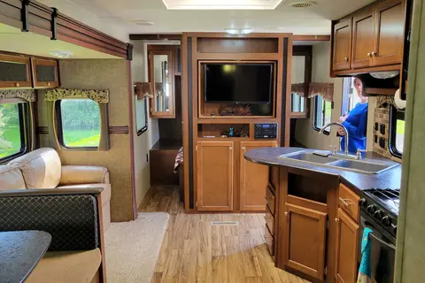 Michael 's Heartland Prowler 32BHS Travel Trailer