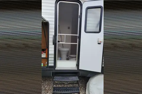 Michael 's Heartland Prowler 32BHS Travel Trailer