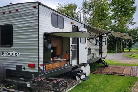 Michael 's Heartland Prowler 32BHS Travel Trailer