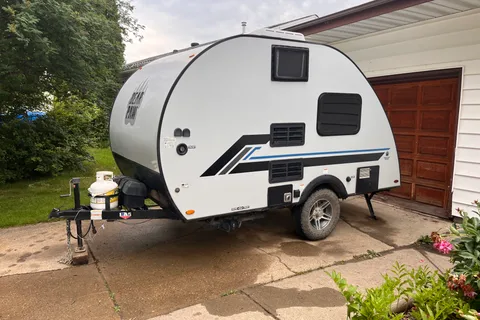 2 Person trailer w/kitchen&bathroom (pickup in south Edmonton or Sherwood Park)