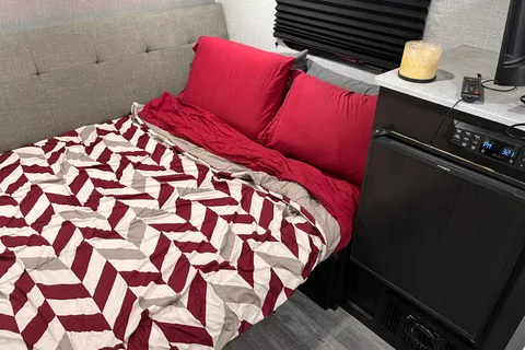 2 Person trailer w/kitchen&bathroom (pickup in south Edmonton or Sherwood Park)