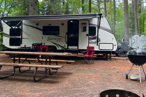 Surveyor Sport 26ft Triple bunks!