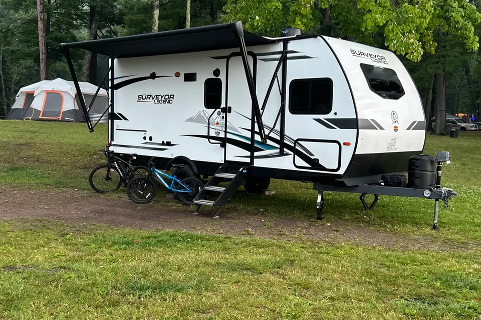 Amanda's Forest River Surveyor 19BHE Travel Trailer