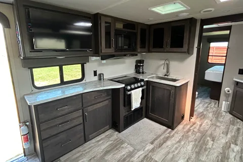 Grumpelt’s Transcend Xplor 251BH Trailer