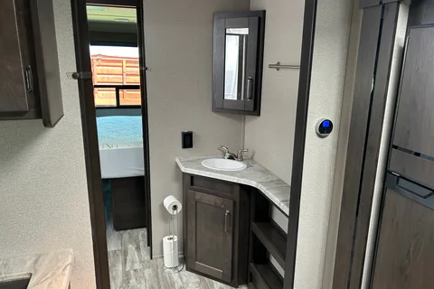 Grumpelt’s Transcend Xplor 251BH Trailer