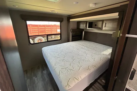 Grumpelt’s Transcend Xplor 251BH Trailer