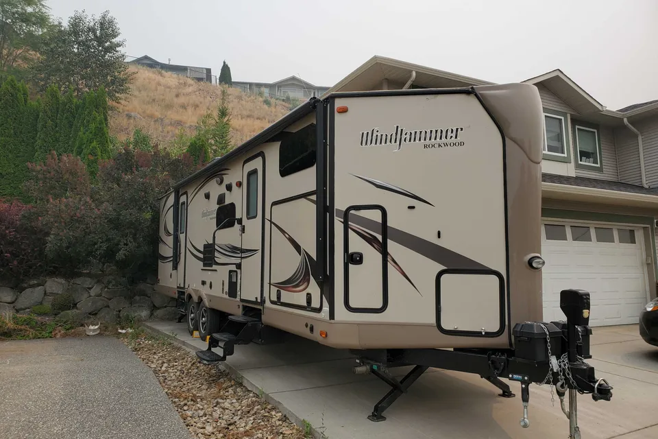 Large Unit- Great for Any "Glamper"