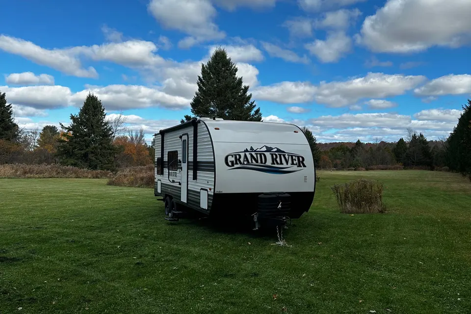 Brendan's Grand River 25’ Bunkhouse Travel Trailer