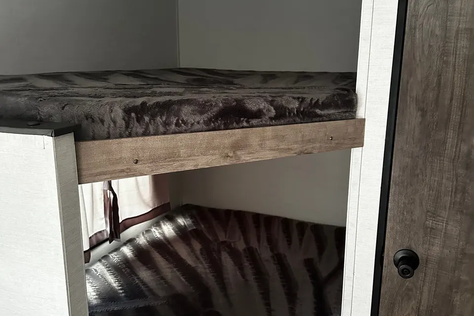 Brendan's Grand River 25’ Bunkhouse Travel Trailer