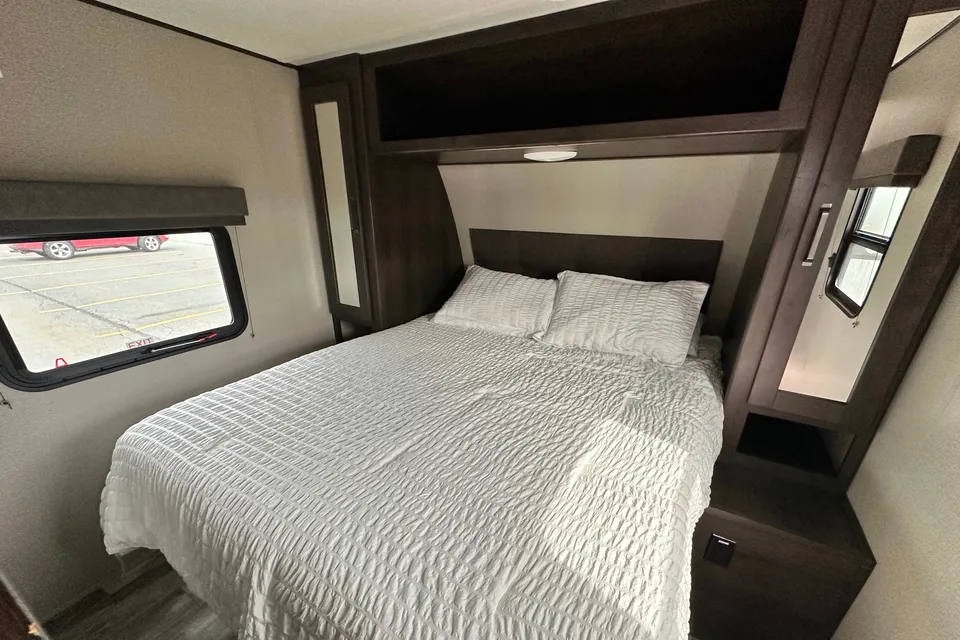 Chris's 2022 Grand Design Transcend Explor  261BH Travel Trailer