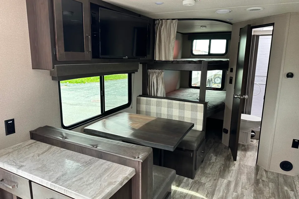 Chris's 2022 Grand Design Transcend Explor  261BH Travel Trailer