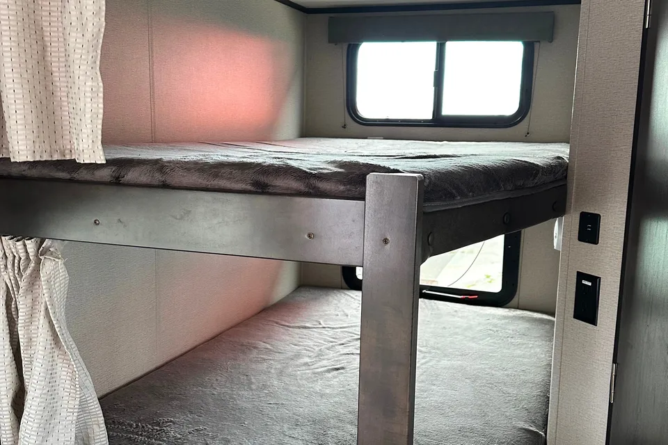 Chris's 2022 Grand Design Transcend Explor  261BH Travel Trailer