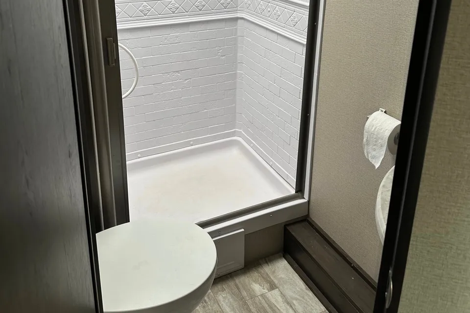 Chris's 2022 Grand Design Transcend Explor  261BH Travel Trailer