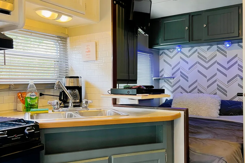 Gina's Dutchmen sport  2004 Travel Trailer