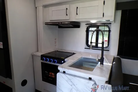Fully Stocked - 2026 East to West Entrada Class C 2800S