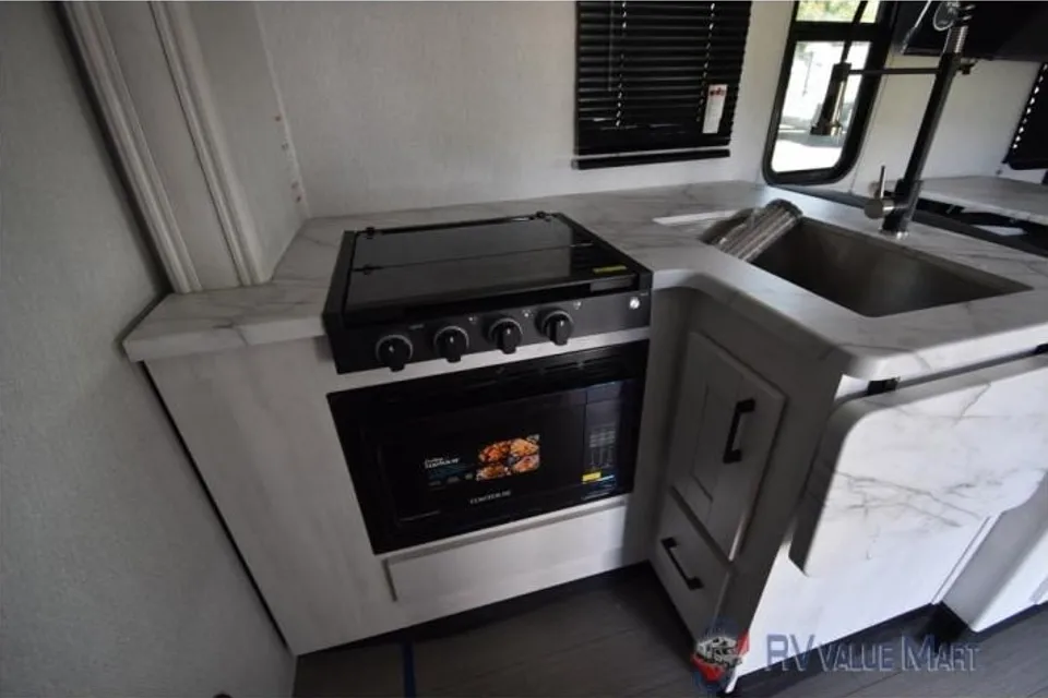 Fully Stocked - 2026 East to West Entrada Class C 2800S