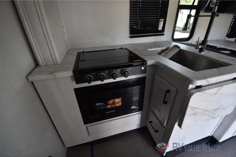 Fully Stocked - 2026 East to West Entrada Class C 2800S