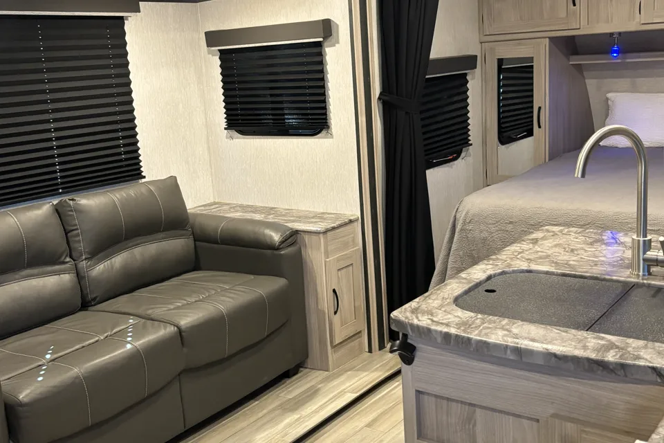 "Thompson" Modern Interior Sleeps 4 (LFWL2064)