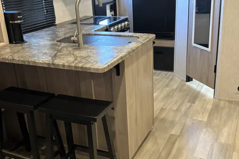 "Thompson" Modern Interior Sleeps 4 (LFWL2064)