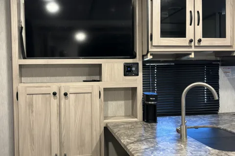 "Thompson" Modern Interior Sleeps 4 (LFWL2064)