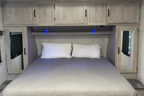 "Thompson" Modern Interior Sleeps 4 (LFWL2064)
