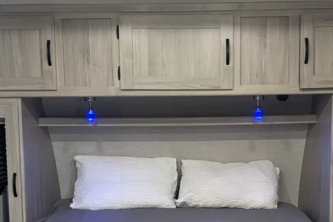"Thompson" Modern Interior Sleeps 4 (LFWL2064)