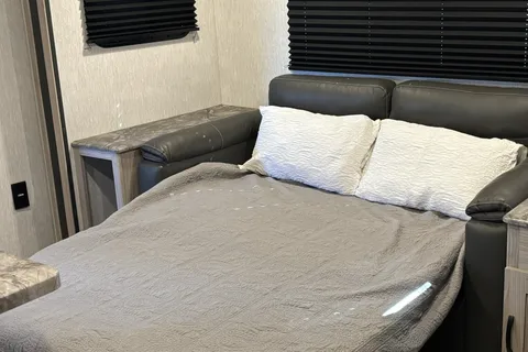 "Thompson" Modern Interior Sleeps 4 (LFWL2064)