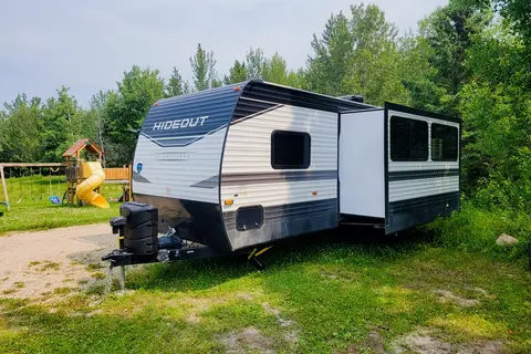 2022 Keystone Hideout Travel Trailer sleeps 10