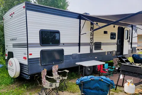 2022 Keystone Hideout Travel Trailer sleeps 10